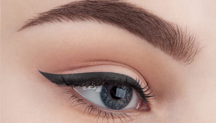 Beautiful eyebrows with eyeliner