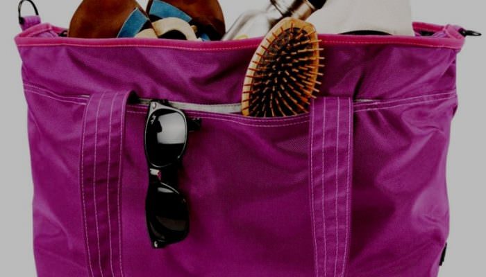 15 main things that every girl should have in her bag!