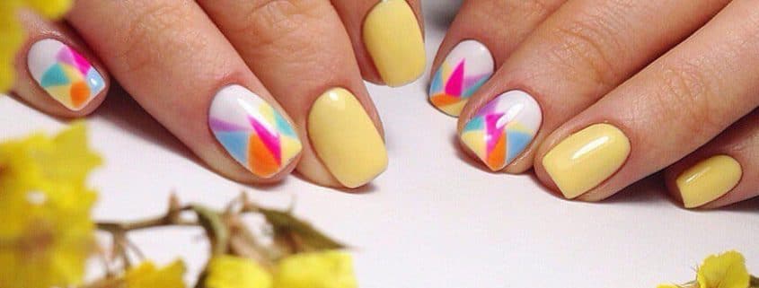 Yellow shades of manicure: yellow, gold, orange, peach, black with gold manicure (70 photos)