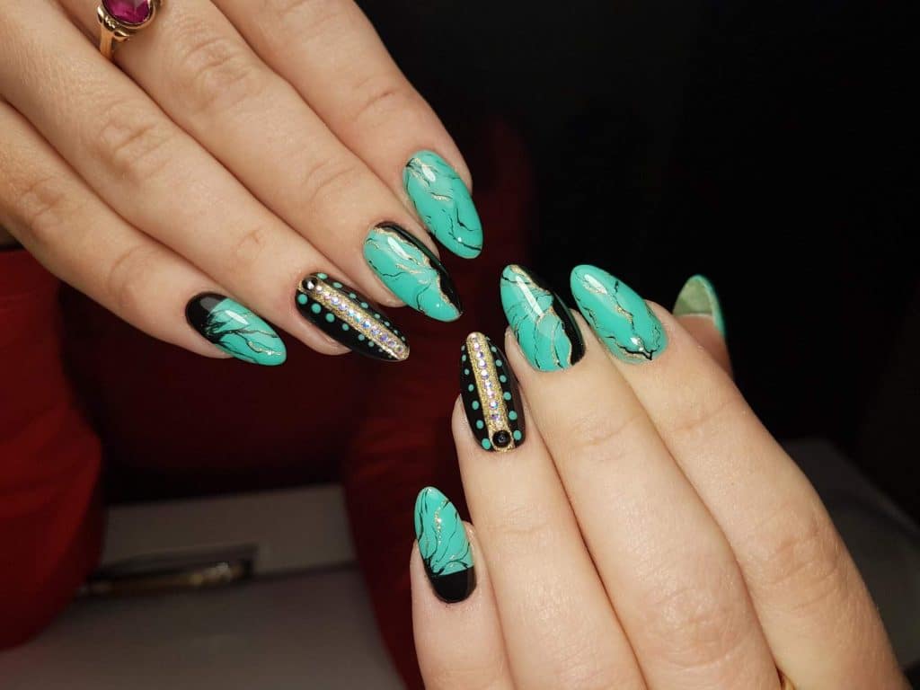 Holiday manicure: ideas, new items (53 photos)