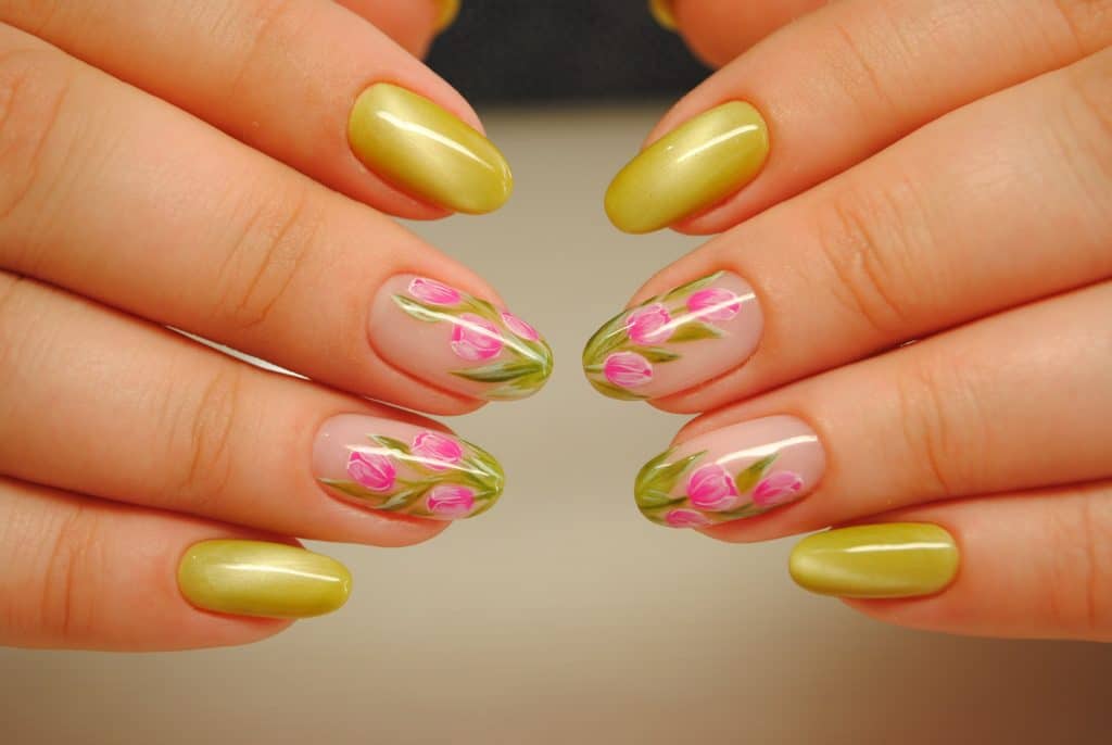 Manicure with flowers: ideas, news, main trends (52 photos)