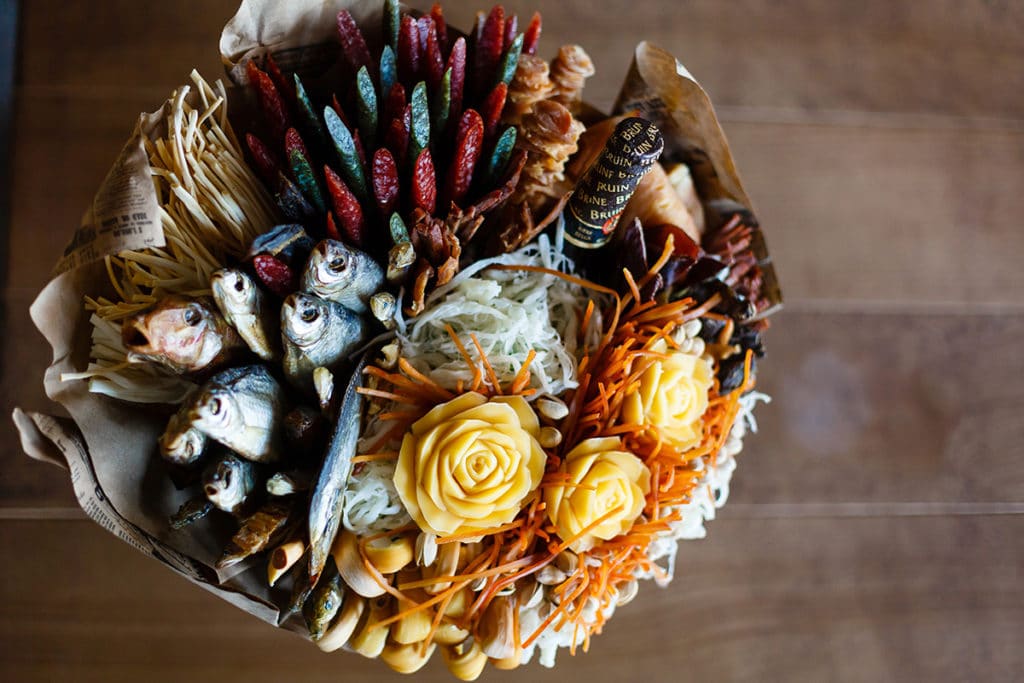 Do-it-yourself men's bouquets of food and alcohol