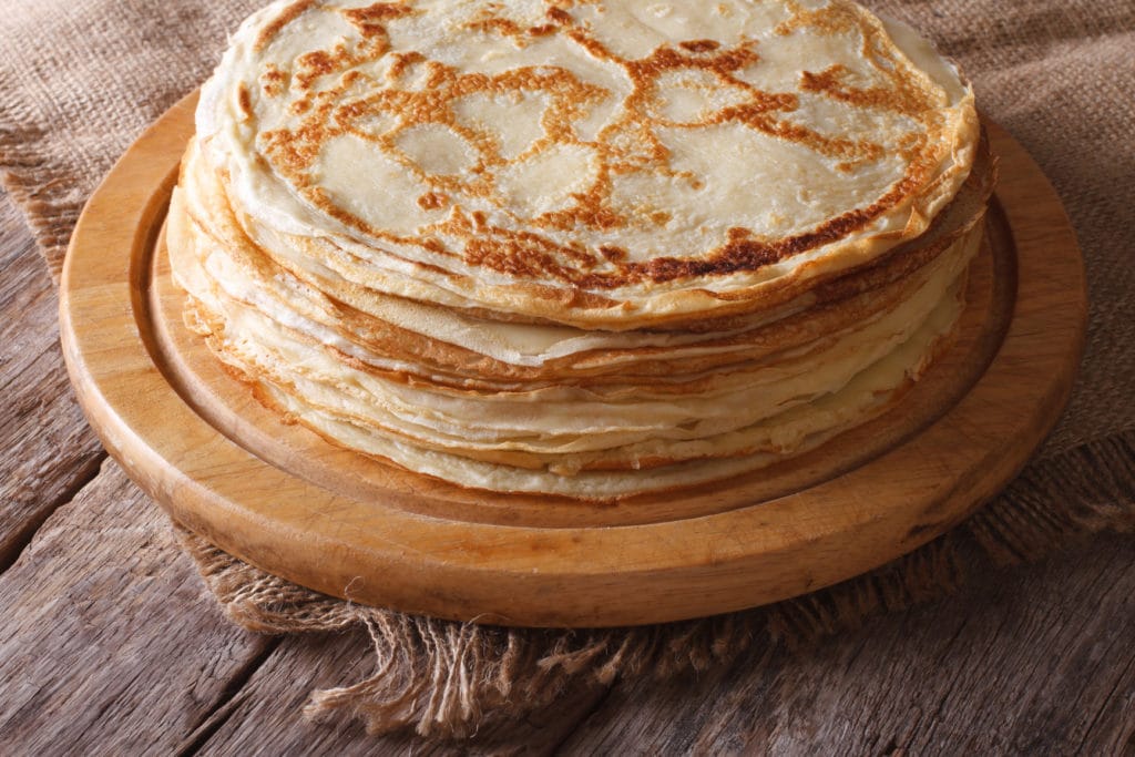 Paano magluto ng pancake sa tubig - 3 masarap na mga recipe