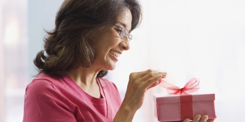 How to choose a gift for the mother in law?